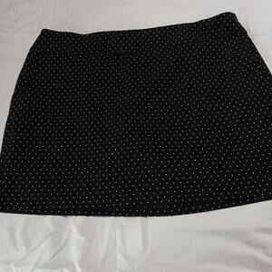 NANETTE Nanette Lepore 24w black skort w/ white polka dots HIGH QUALITY pockets